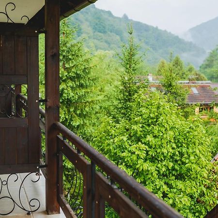 River Retreat Hotel Lotrioara Ngoại thất bức ảnh